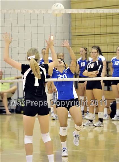 Thumbnail 1 in Costa Mesa vs Santa Margarita (Aloha Cougar Classic) photogallery.