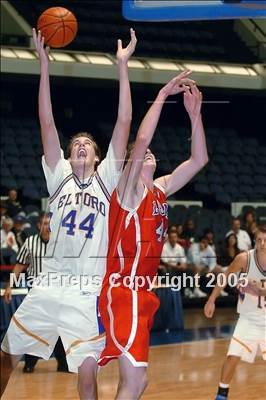 Thumbnail 2 in Los Alamitos vs El Toro (Anaheim Holiday Classic) photogallery.