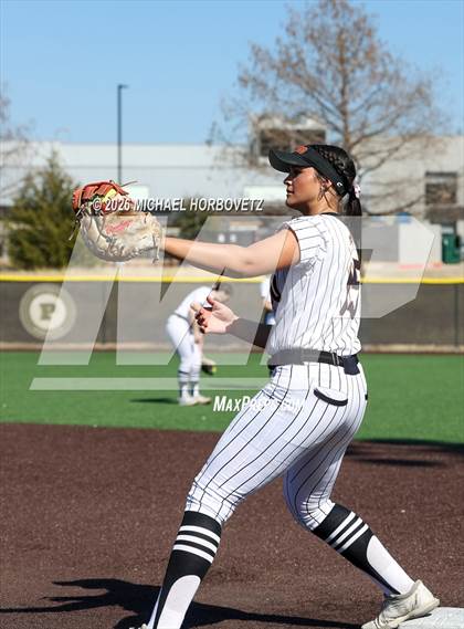 Thumbnail 2 in John Paul II vs. Aledo photogallery.