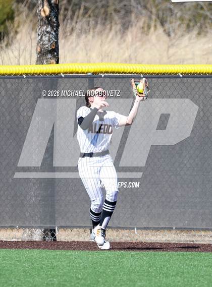 Thumbnail 3 in John Paul II vs. Aledo photogallery.