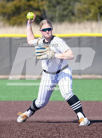 Thumbnail 3 in John Paul II vs. Aledo photogallery.