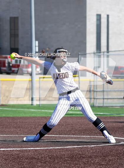 Thumbnail 1 in John Paul II vs. Aledo photogallery.
