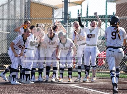 Thumbnail 3 in John Paul II vs. Aledo photogallery.