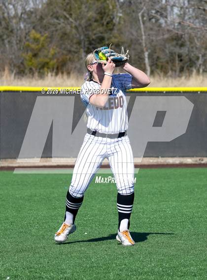 Thumbnail 1 in John Paul II vs. Aledo photogallery.