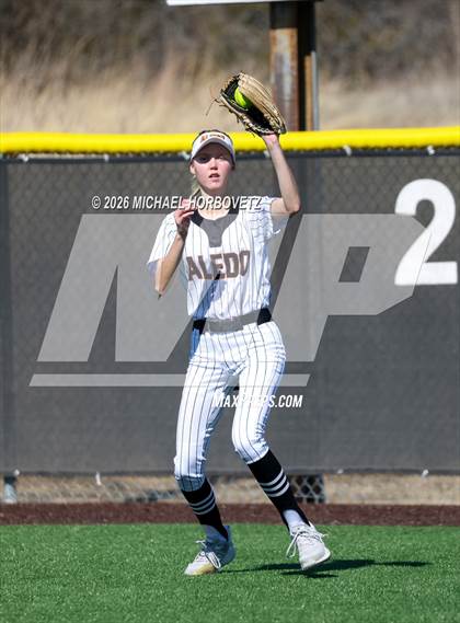 Thumbnail 3 in John Paul II vs. Aledo photogallery.