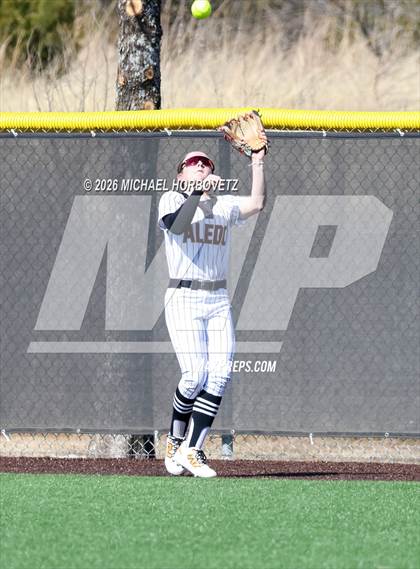 Thumbnail 2 in John Paul II vs. Aledo photogallery.