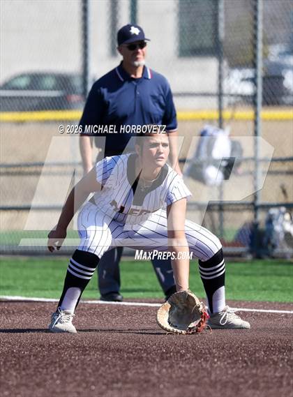 Thumbnail 2 in John Paul II vs. Aledo photogallery.