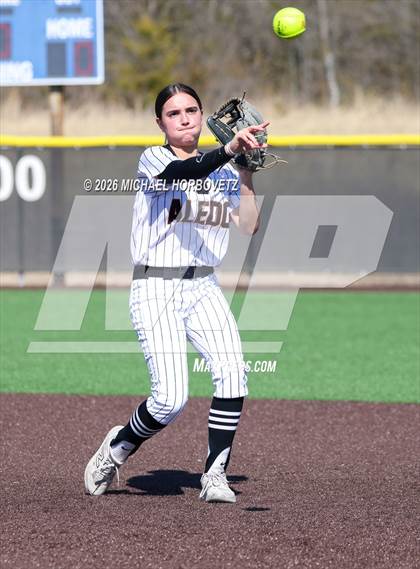 Thumbnail 2 in John Paul II vs. Aledo photogallery.