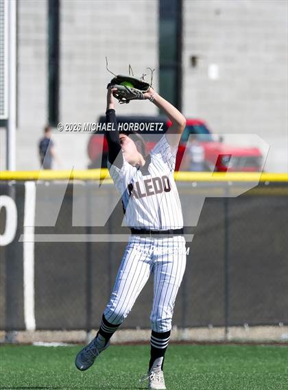 Thumbnail 3 in John Paul II vs. Aledo photogallery.