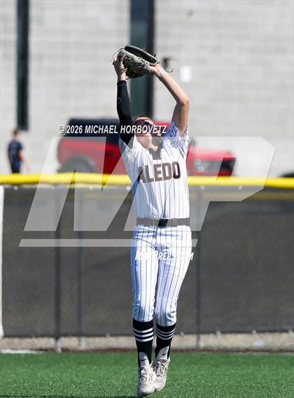 Thumbnail 2 in John Paul II vs. Aledo photogallery.