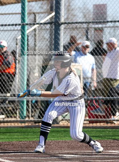 Thumbnail 2 in John Paul II vs. Aledo photogallery.