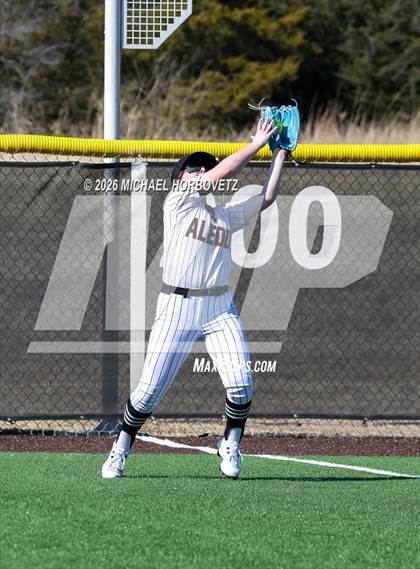 Thumbnail 2 in John Paul II vs. Aledo photogallery.