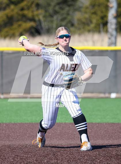 Thumbnail 1 in John Paul II vs. Aledo photogallery.