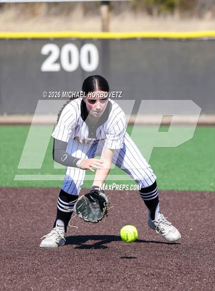 Thumbnail 2 in John Paul II vs. Aledo photogallery.