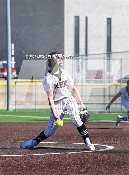 Thumbnail 2 in John Paul II vs. Aledo photogallery.