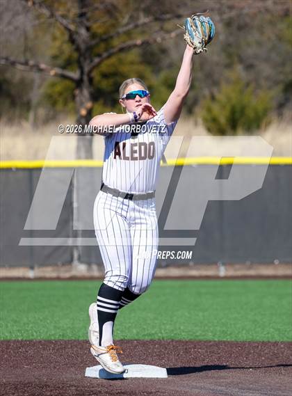 Thumbnail 3 in John Paul II vs. Aledo photogallery.