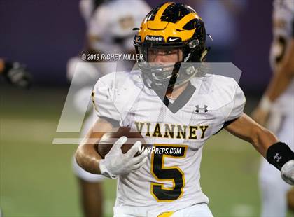 Thumbnail 3 in Vianney @ Fayetteville photogallery.
