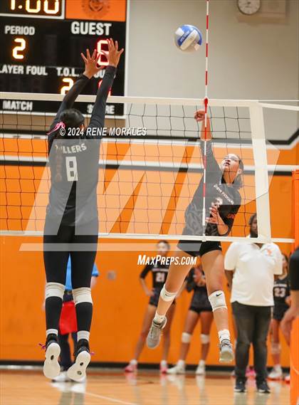 Thumbnail 2 in Tustin vs South Pasadena (CIF SS Div 6 Rnd 1 Playoff) photogallery.