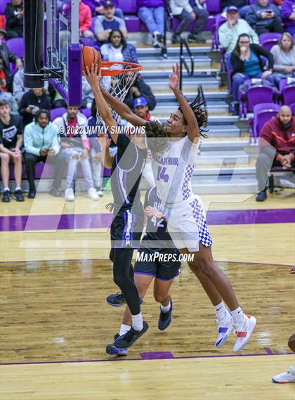 Thumbnail 3 in Quincy vs. MacArthur (Prairie Farms Holiday Classic) photogallery.