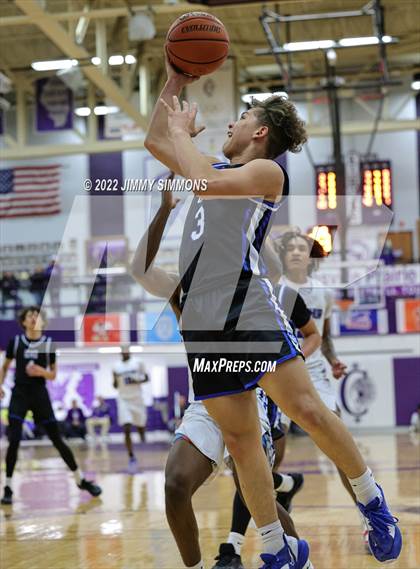 Thumbnail 1 in Quincy vs. MacArthur (Prairie Farms Holiday Classic) photogallery.