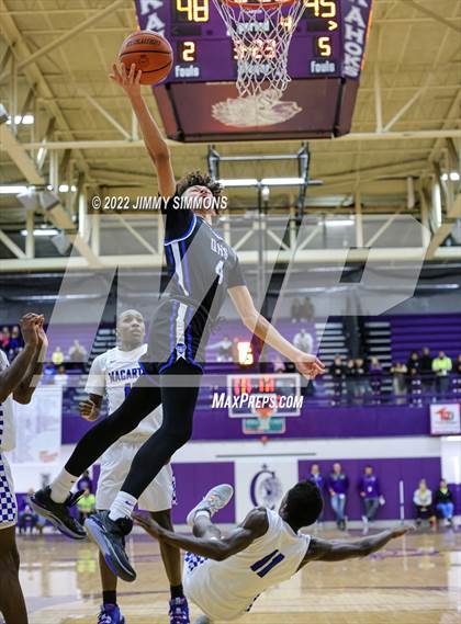 Thumbnail 2 in Quincy vs. MacArthur (Prairie Farms Holiday Classic) photogallery.
