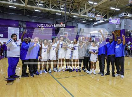 Thumbnail 2 in Quincy vs. MacArthur (Prairie Farms Holiday Classic) photogallery.