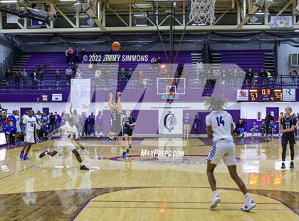 Thumbnail 2 in Quincy vs. MacArthur (Prairie Farms Holiday Classic) photogallery.