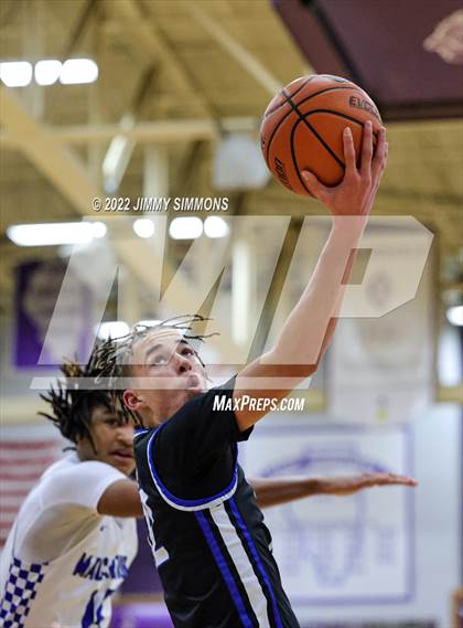 Thumbnail 3 in Quincy vs. MacArthur (Prairie Farms Holiday Classic) photogallery.