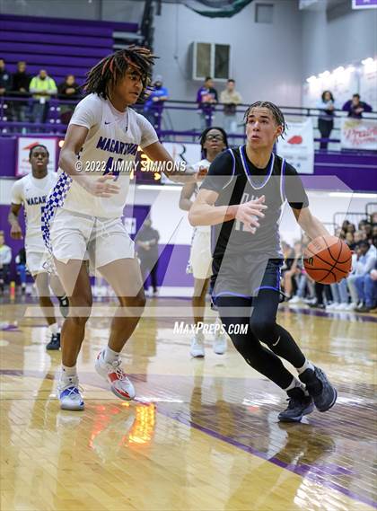 Thumbnail 2 in Quincy vs. MacArthur (Prairie Farms Holiday Classic) photogallery.