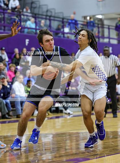 Thumbnail 3 in Quincy vs. MacArthur (Prairie Farms Holiday Classic) photogallery.