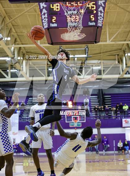 Thumbnail 1 in Quincy vs. MacArthur (Prairie Farms Holiday Classic) photogallery.