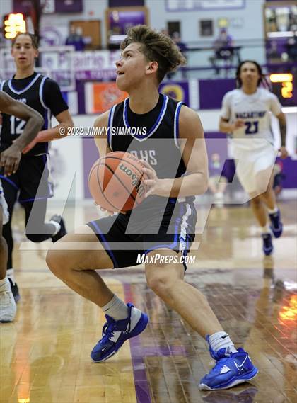 Thumbnail 3 in Quincy vs. MacArthur (Prairie Farms Holiday Classic) photogallery.