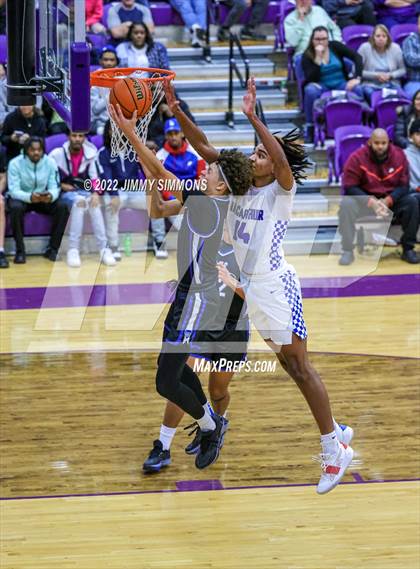 Thumbnail 1 in Quincy vs. MacArthur (Prairie Farms Holiday Classic) photogallery.