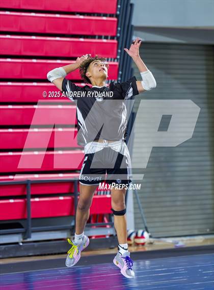 Thumbnail 3 in Regis Groff vs. Pueblo South (CHSAA 4A Championship) photogallery.