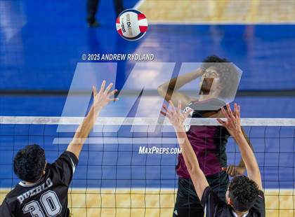 Thumbnail 2 in Regis Groff vs. Pueblo South (CHSAA 4A Championship) photogallery.