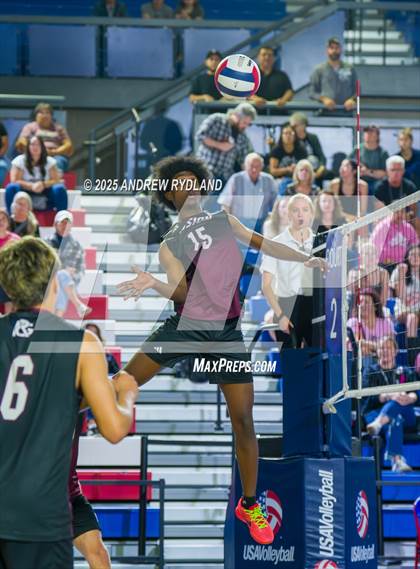 Thumbnail 3 in Regis Groff vs. Pueblo South (CHSAA 4A Championship) photogallery.