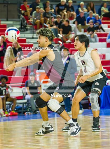 Thumbnail 3 in Regis Groff vs. Pueblo South (CHSAA 4A Championship) photogallery.