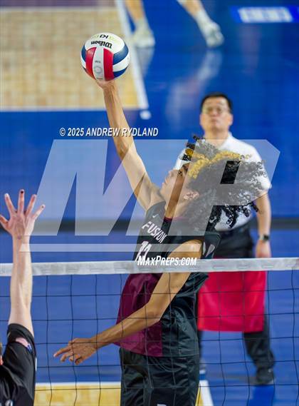 Thumbnail 2 in Regis Groff vs. Pueblo South (CHSAA 4A Championship) photogallery.