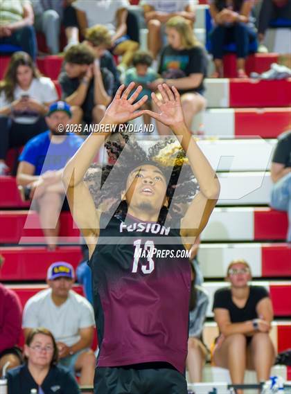 Thumbnail 1 in Regis Groff vs. Pueblo South (CHSAA 4A Championship) photogallery.