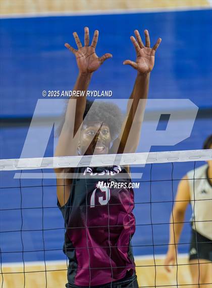 Thumbnail 1 in Regis Groff vs. Pueblo South (CHSAA 4A Championship) photogallery.