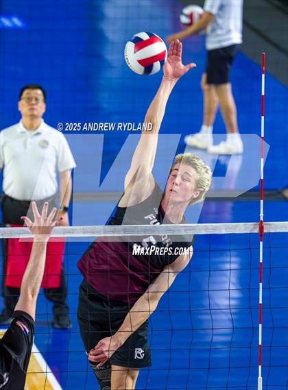 Thumbnail 3 in Regis Groff vs. Pueblo South (CHSAA 4A Championship) photogallery.