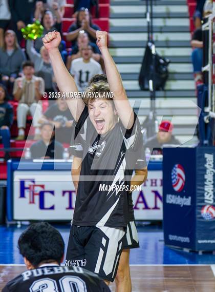 Thumbnail 1 in Regis Groff vs. Pueblo South (CHSAA 4A Championship) photogallery.