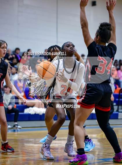 Thumbnail 2 in Chilton County vs Maplesville (Chilton County Tournament) photogallery.