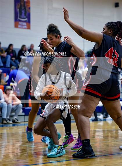 Thumbnail 2 in Chilton County vs Maplesville (Chilton County Tournament) photogallery.