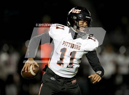 Thumbnail 3 in De La Salle vs. Pittsburg (CIF NCS D1 Final) photogallery.