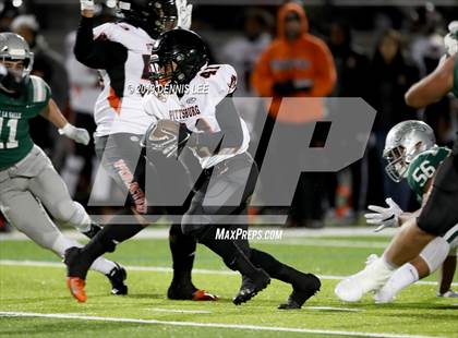 Thumbnail 2 in De La Salle vs. Pittsburg (CIF NCS D1 Final) photogallery.