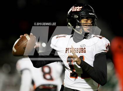 Thumbnail 1 in De La Salle vs. Pittsburg (CIF NCS D1 Final) photogallery.