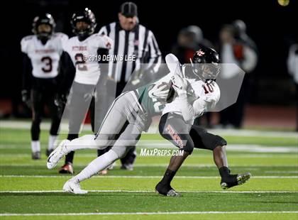 Thumbnail 2 in De La Salle vs. Pittsburg (CIF NCS D1 Final) photogallery.
