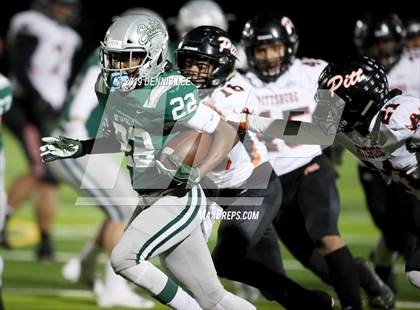 Thumbnail 2 in De La Salle vs. Pittsburg (CIF NCS D1 Final) photogallery.