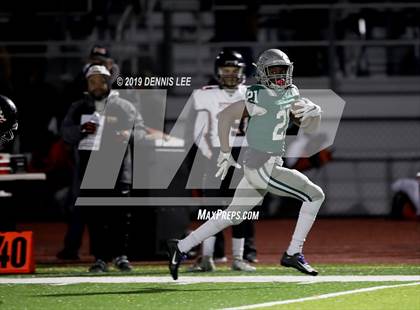 Thumbnail 3 in De La Salle vs. Pittsburg (CIF NCS D1 Final) photogallery.